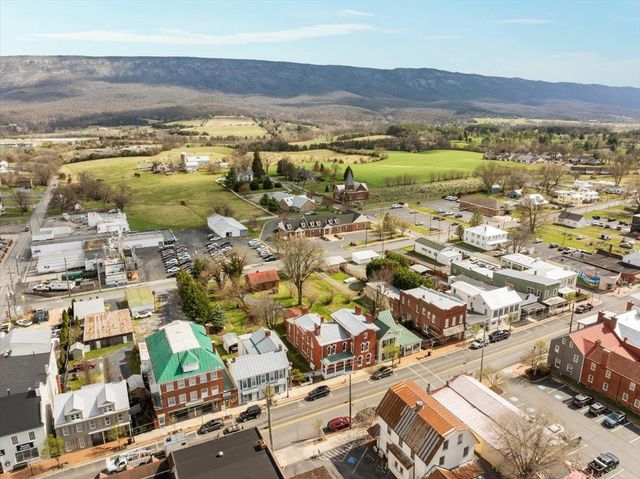 9400 S CONGRESS ST, New Market, VA 22844