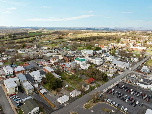 9400 S CONGRESS ST, New Market, VA 22844