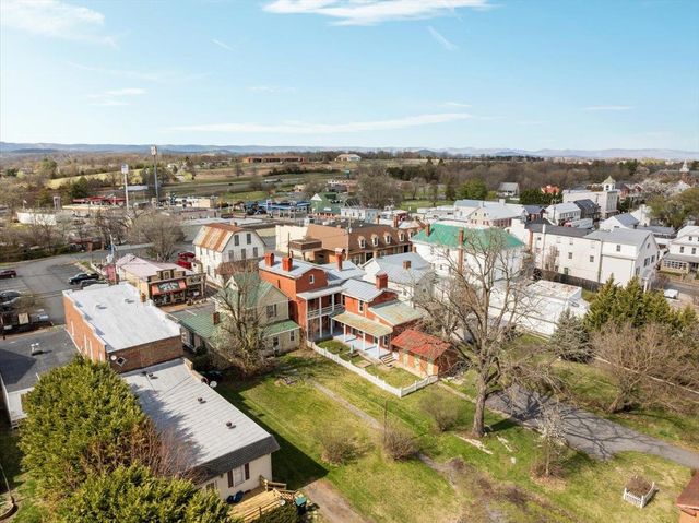 9400 S CONGRESS ST, New Market, VA 22844