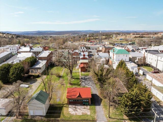 9400 S CONGRESS ST, New Market, VA 22844