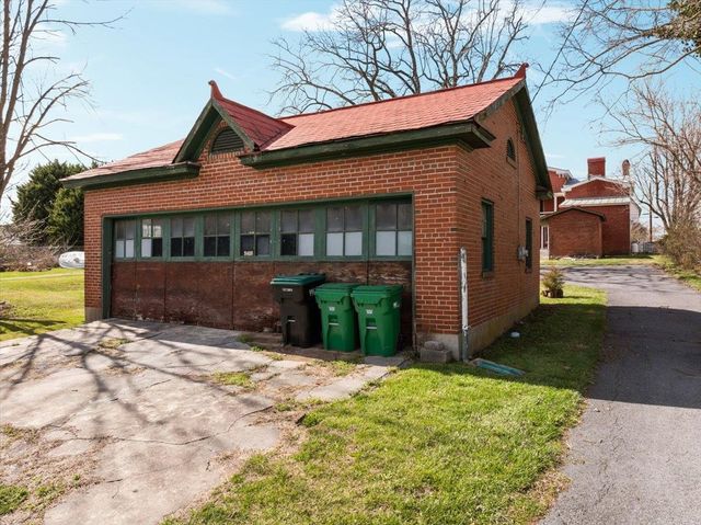 9400 S CONGRESS ST, New Market, VA 22844