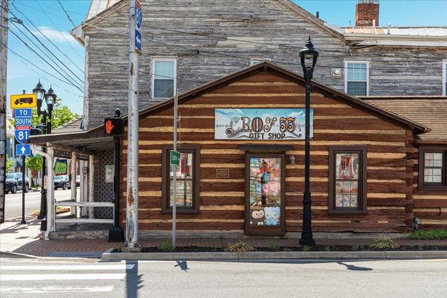 9400 S CONGRESS ST, New Market, VA 22844