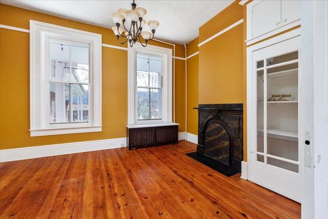 9400 S CONGRESS ST, New Market, VA 22844