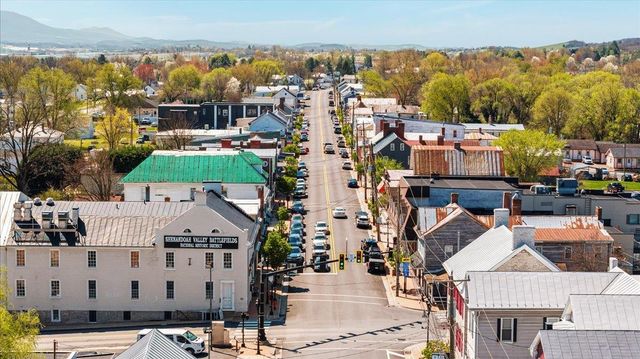 9400 S CONGRESS ST, New Market, VA 22844