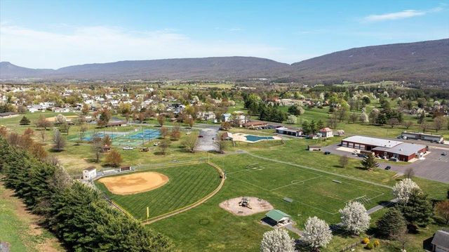 9400 S CONGRESS ST, New Market, VA 22844