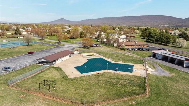 9400 S CONGRESS ST, New Market, VA 22844