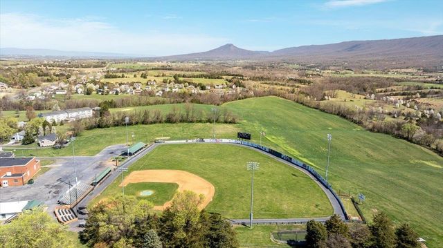 9400 S CONGRESS ST, New Market, VA 22844