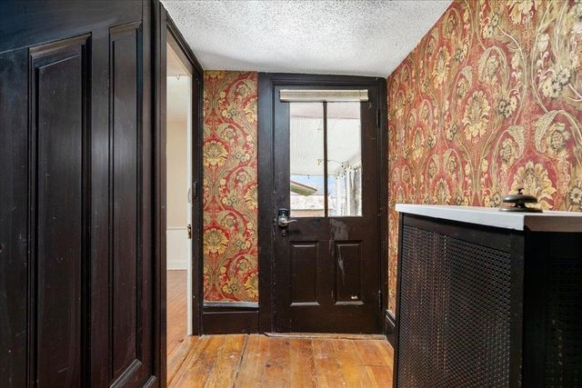 9400 S CONGRESS ST, New Market, VA 22844