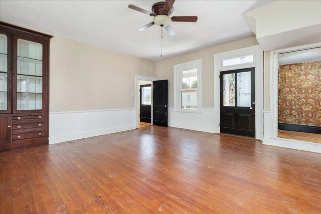 9400 S CONGRESS ST, New Market, VA 22844