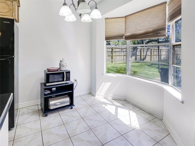 721 Sycamore Street, Lake Jackson, TX 77566