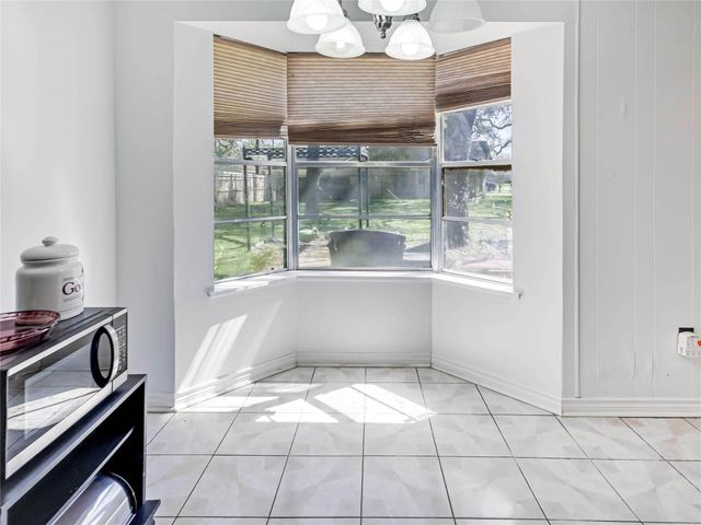 721 Sycamore Street, Lake Jackson, TX 77566