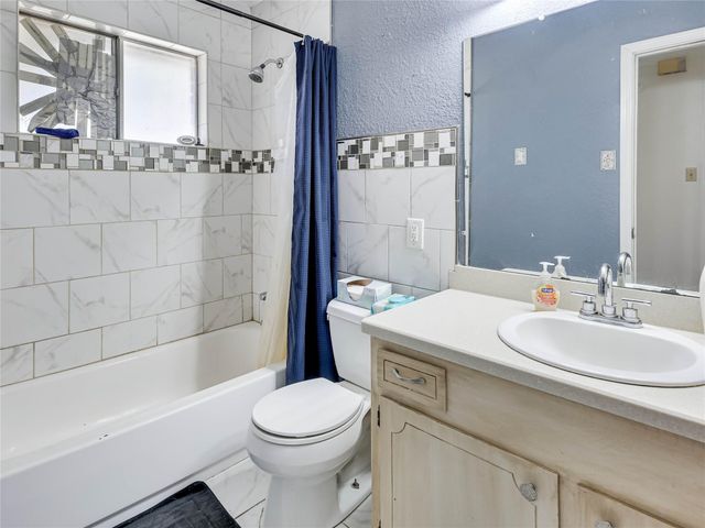 721 Sycamore Street, Lake Jackson, TX 77566