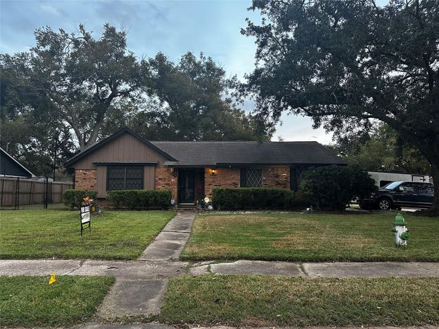 721 Sycamore Street, Lake Jackson, TX 77566