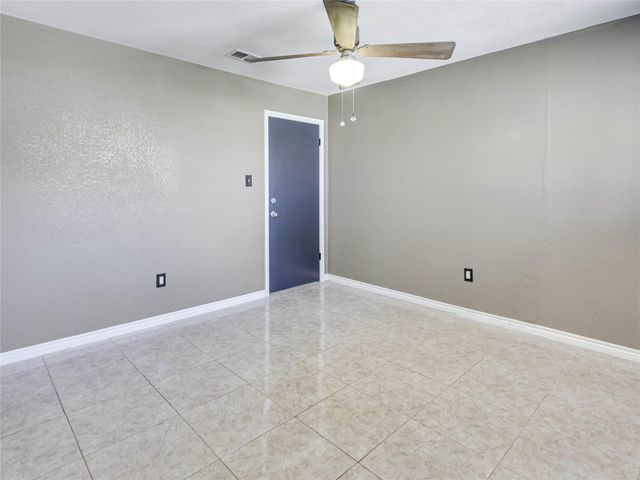 721 Sycamore Street, Lake Jackson, TX 77566