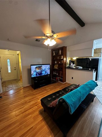 721 Sycamore Street, Lake Jackson, TX 77566