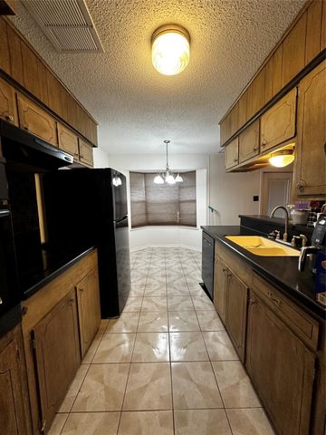 721 Sycamore Street, Lake Jackson, TX 77566