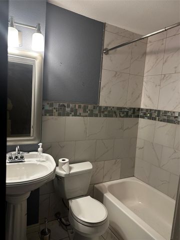 721 Sycamore Street, Lake Jackson, TX 77566