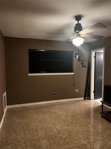 721 Sycamore Street, Lake Jackson, TX 77566