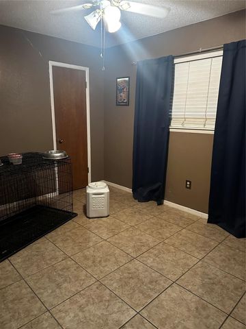 721 Sycamore Street, Lake Jackson, TX 77566