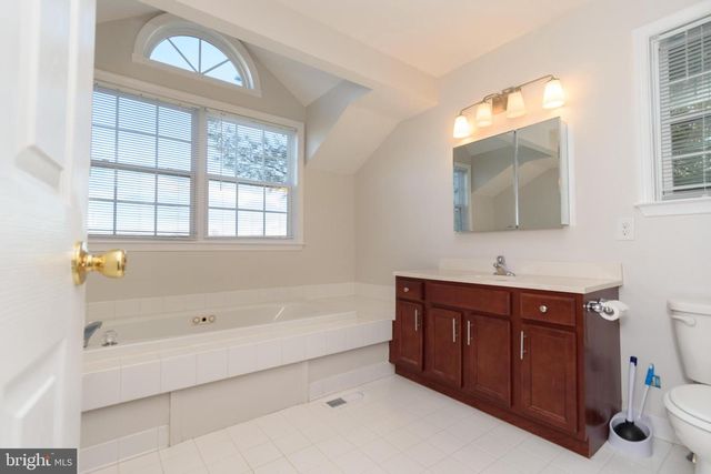 521 DOGWOOD DR, Ambler, PA 19002