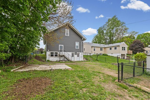 627 4th Avenue W, Shakopee, MN 55379