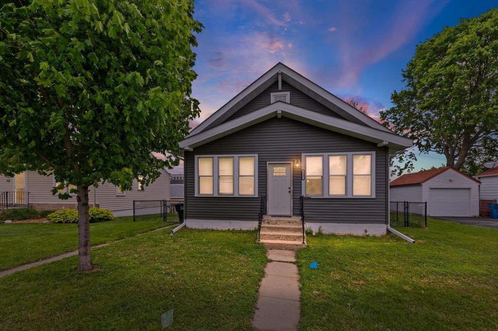627 4th Avenue W, Shakopee, MN 55379