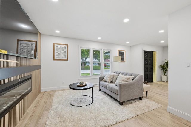 8803 W Cheyenne STREET, Milwaukee, WI 53224