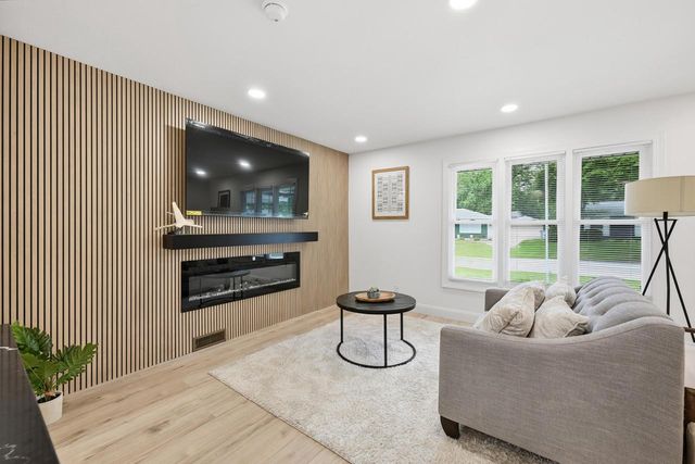8803 W Cheyenne STREET, Milwaukee, WI 53224
