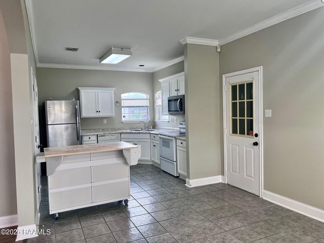 101 Wildflower Lane, Lafayette, LA 70506