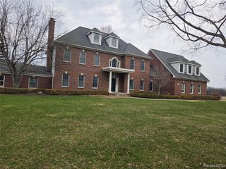 900 Maxfield Road, Brighton, MI 48114