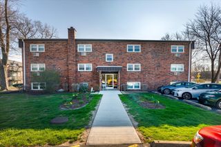 5740 East Avenue 1B, Countryside, IL 60525