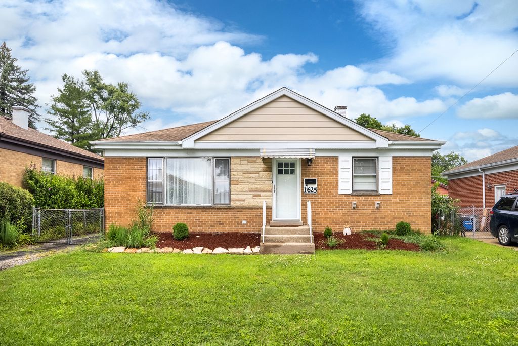 1625 Heidorn Avenue, Westchester, IL 60154
