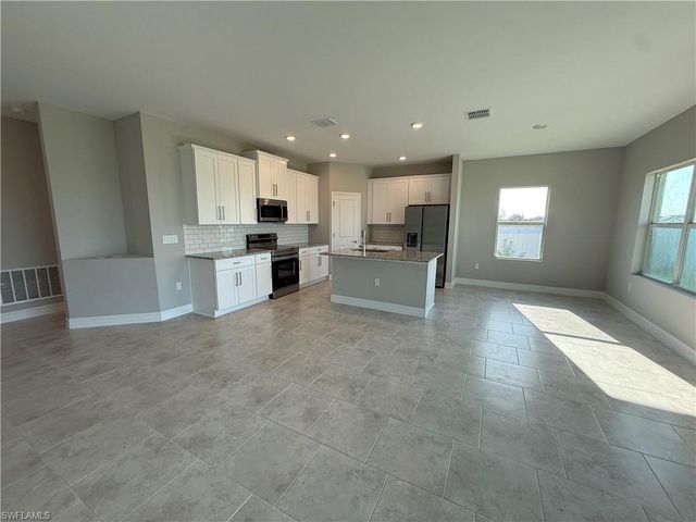 2819 71st ST W, Lehigh Acres, FL 33971