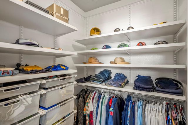 8422 Oak Leaf Point Drive, Houston, TX 77055