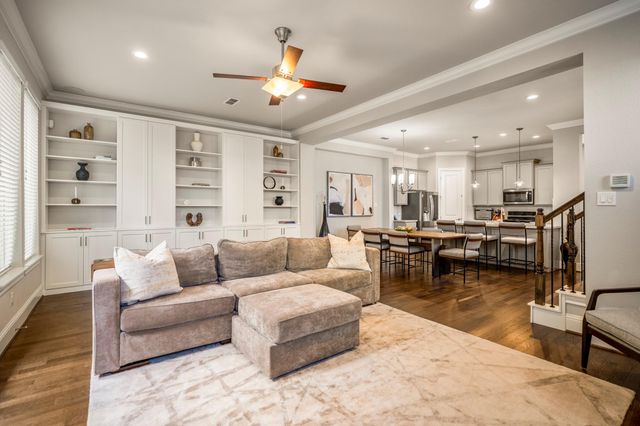 8422 Oak Leaf Point Drive, Houston, TX 77055