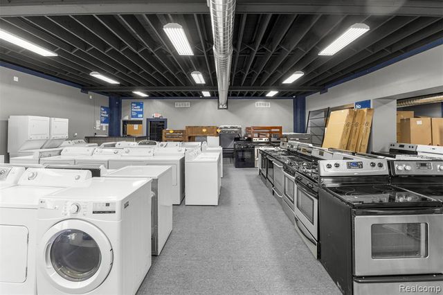 12744 E 8 Mile Road, Detroit, MI 48205