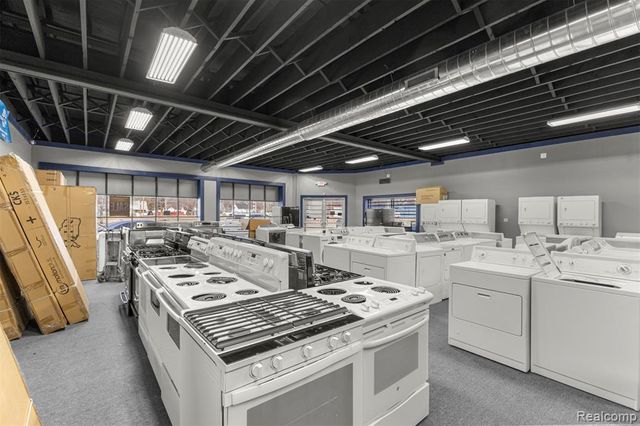 12744 E 8 Mile Road, Detroit, MI 48205