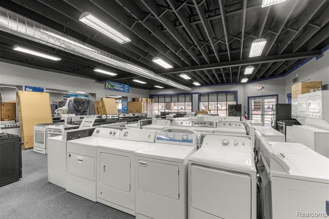 12744 E 8 Mile Road, Detroit, MI 48205