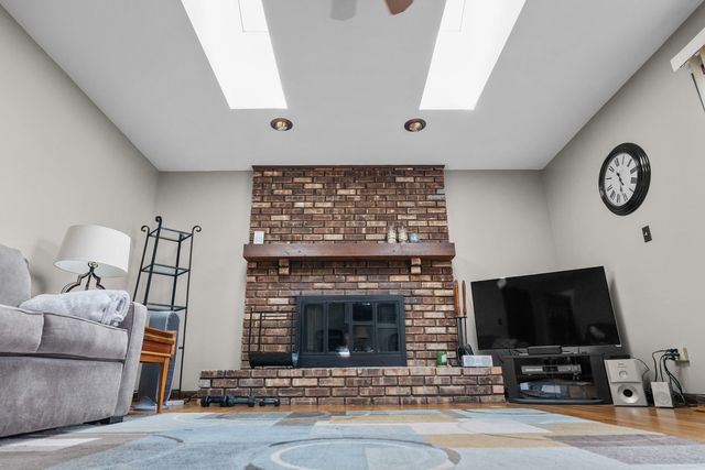 1902 Gigi Lane, Darien, IL 60561