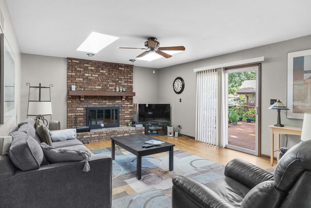 1902 Gigi Lane, Darien, IL 60561