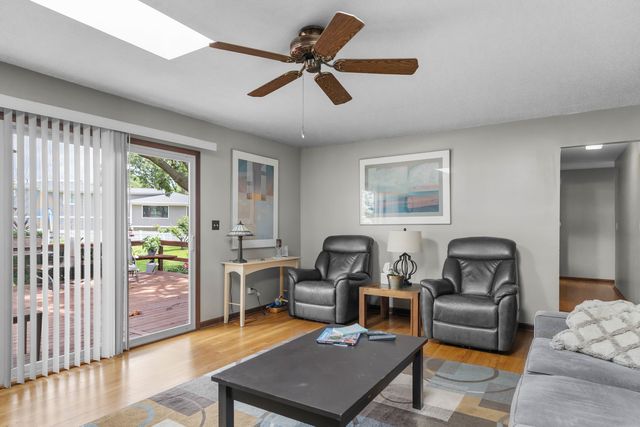 1902 Gigi Lane, Darien, IL 60561