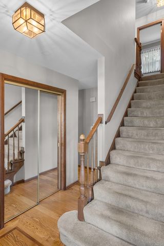 1902 Gigi Lane, Darien, IL 60561