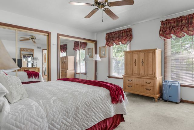 1902 Gigi Lane, Darien, IL 60561