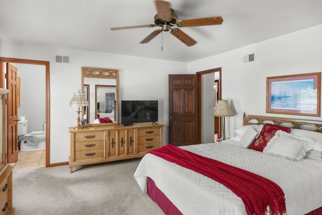 1902 Gigi Lane, Darien, IL 60561