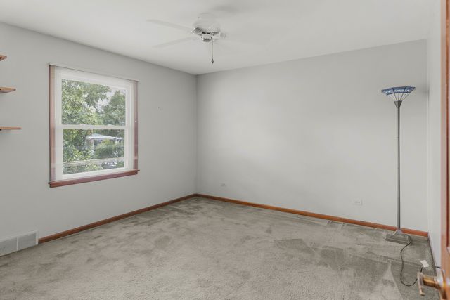 1902 Gigi Lane, Darien, IL 60561