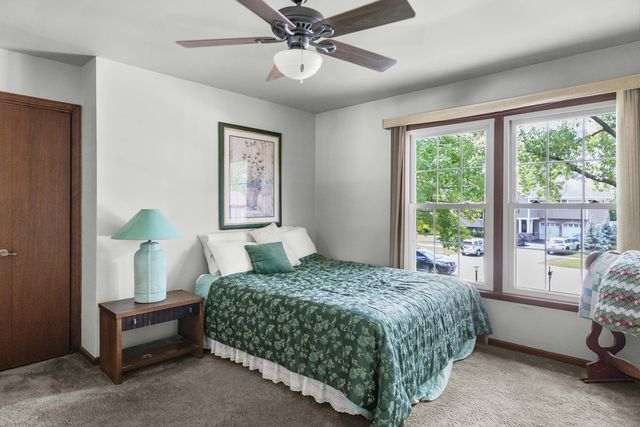 1902 Gigi Lane, Darien, IL 60561