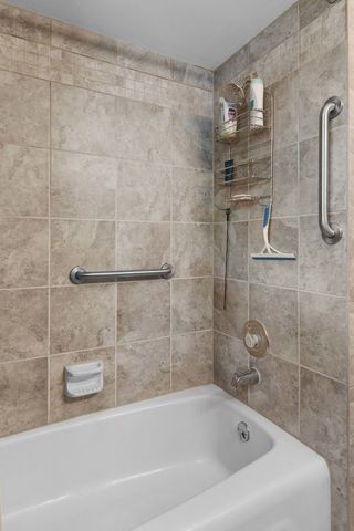 1902 Gigi Lane, Darien, IL 60561