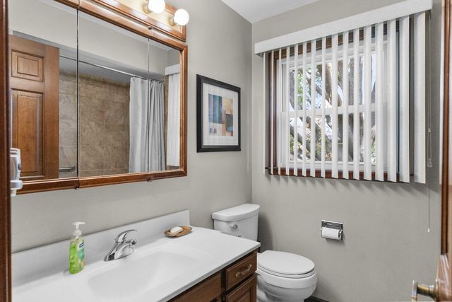 1902 Gigi Lane, Darien, IL 60561