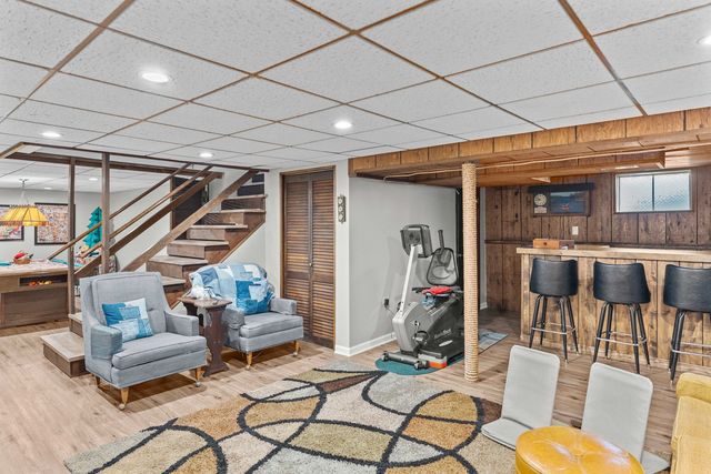 1902 Gigi Lane, Darien, IL 60561