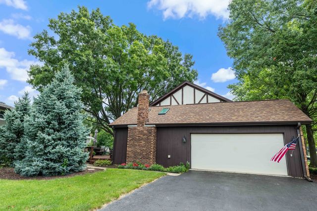 1902 Gigi Lane, Darien, IL 60561